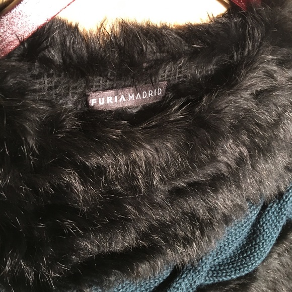 Women's 100% Genuine Rabbit Fur Cape Poncho Short - Picture 3 of 4